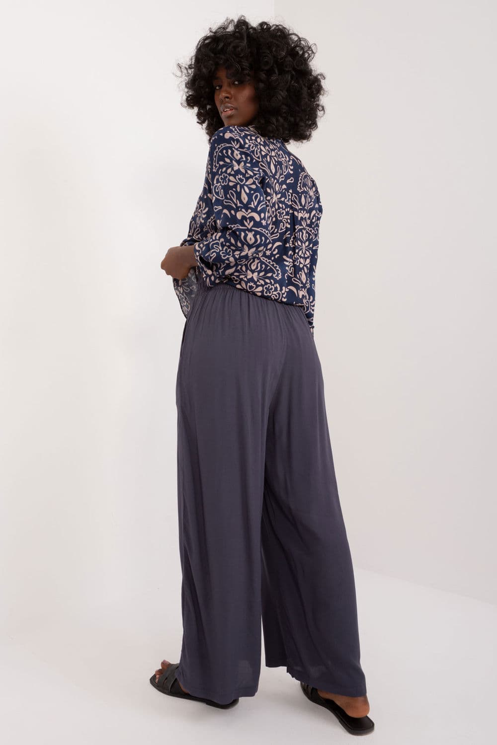 Pantaloni da donna model 197539 Sublevel - Miniatura 3