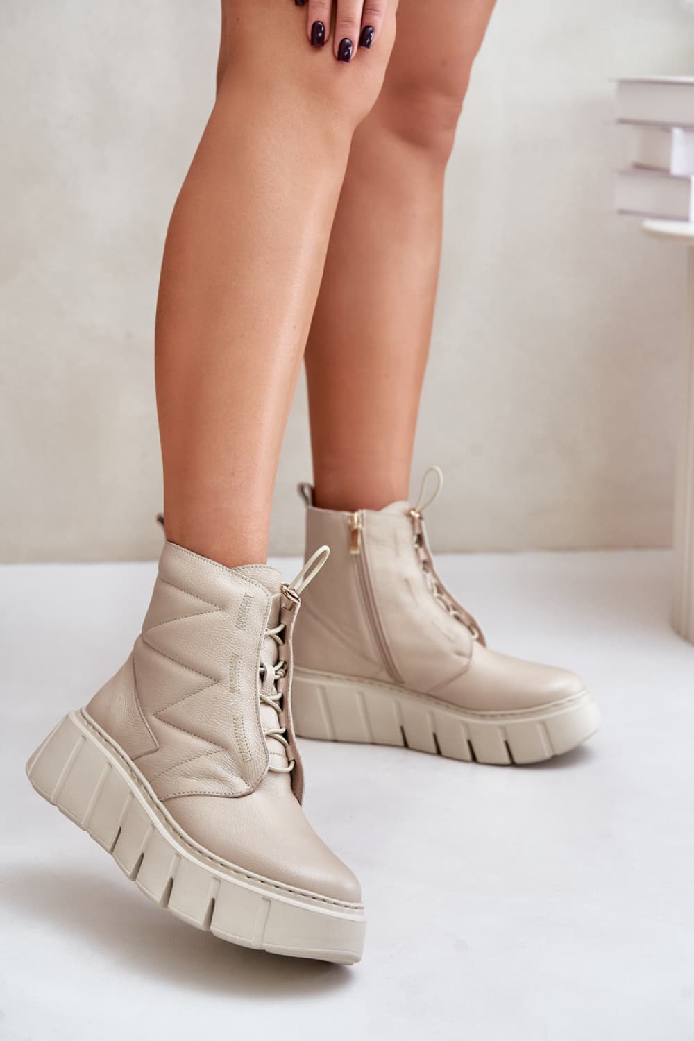 Stivaletti con plateau model 202820 Step in style