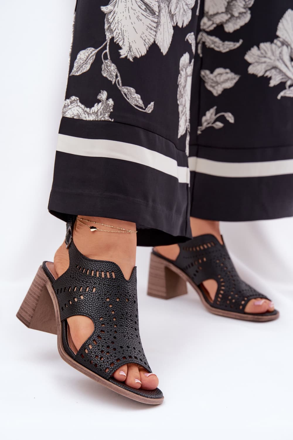 Sandali con tacco model 211365 Step in style