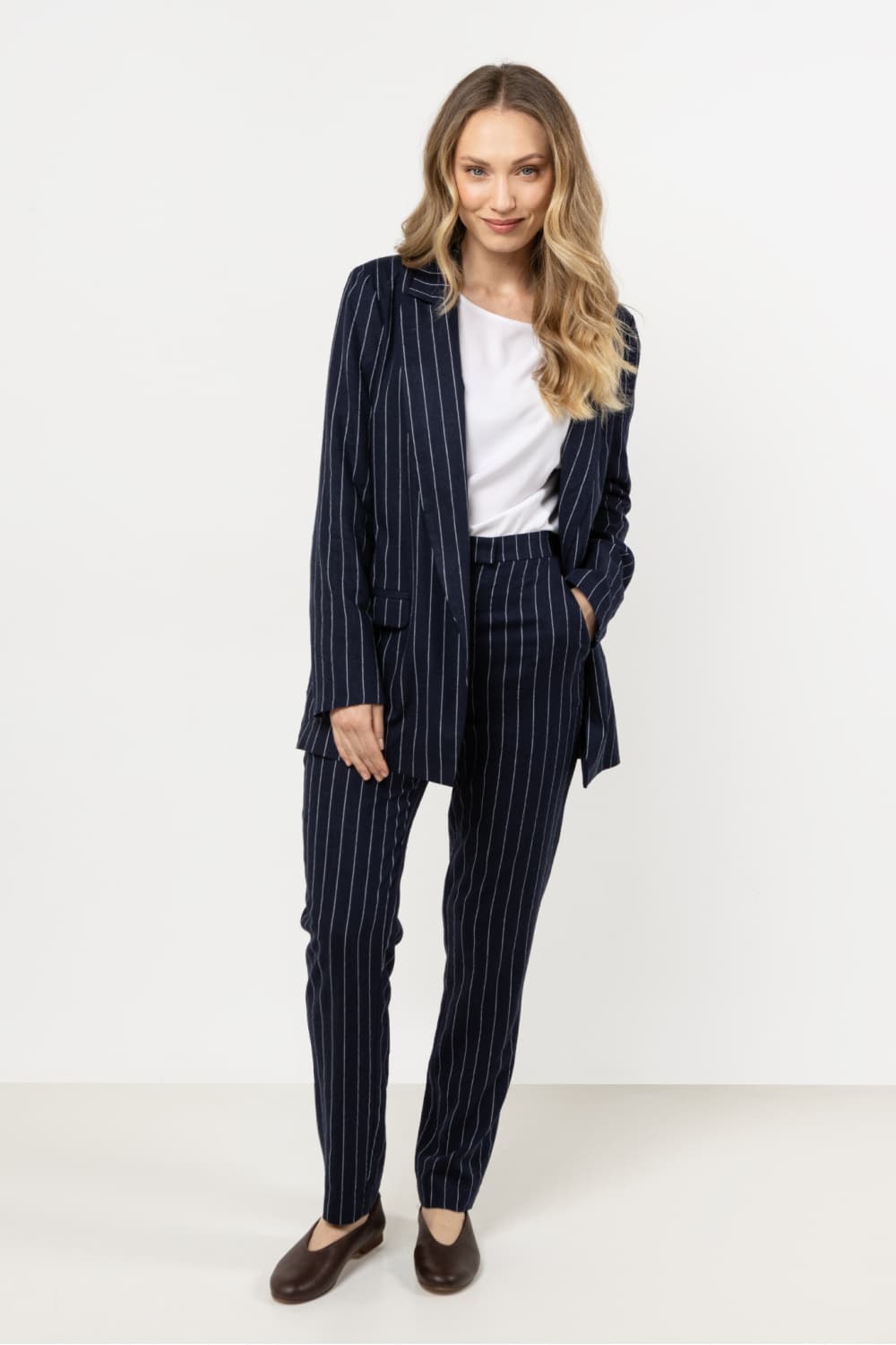 Pantaloni da donna model 212184 awama - Miniatura 4