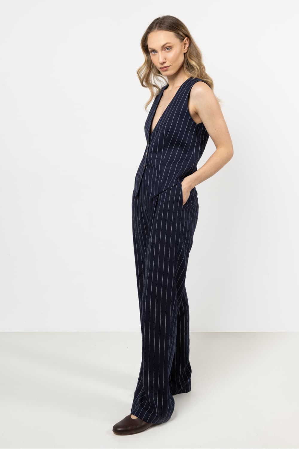 Pantaloni da donna model 212186 awama - Miniatura 2