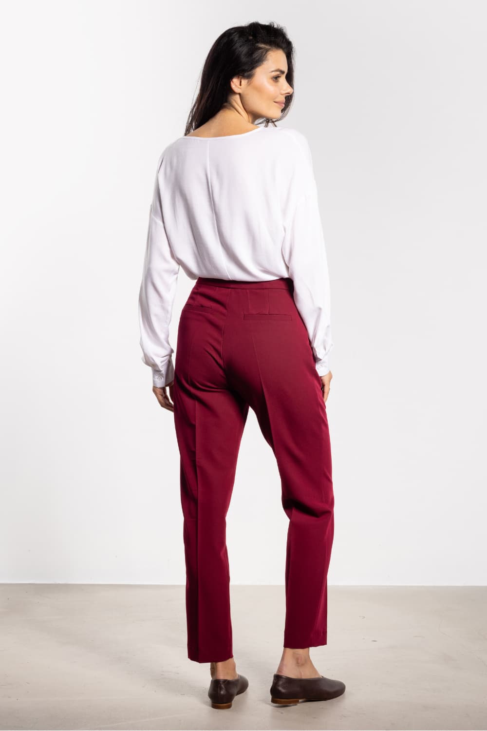 Pantaloni da donna model 218976 awama - Miniatura 3