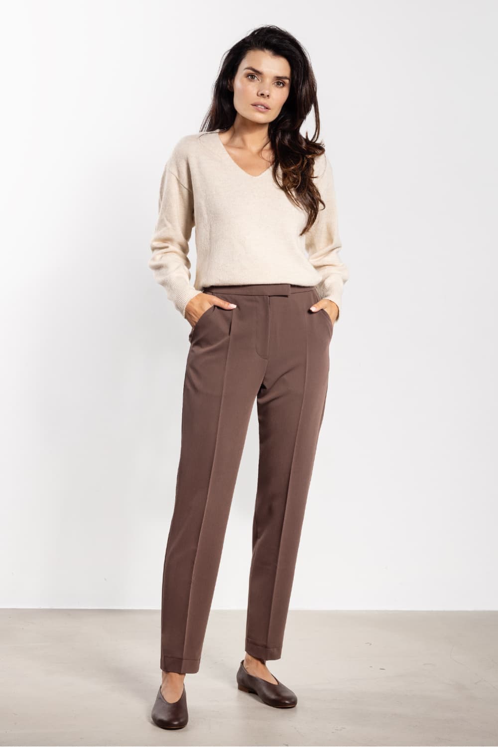 Pantaloni da donna model 218977 awama