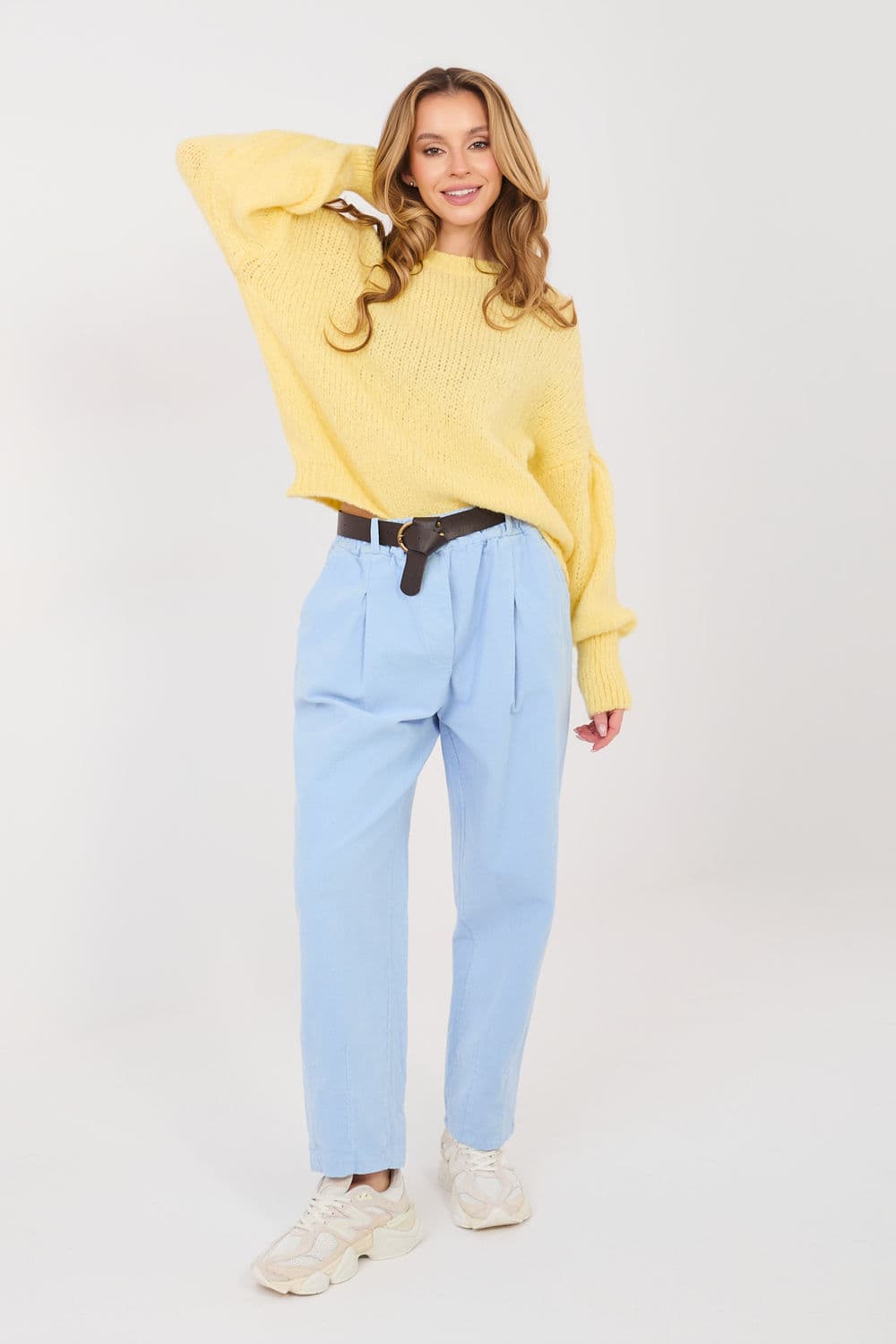 Pantaloni in velluto model 224381 Italy Moda