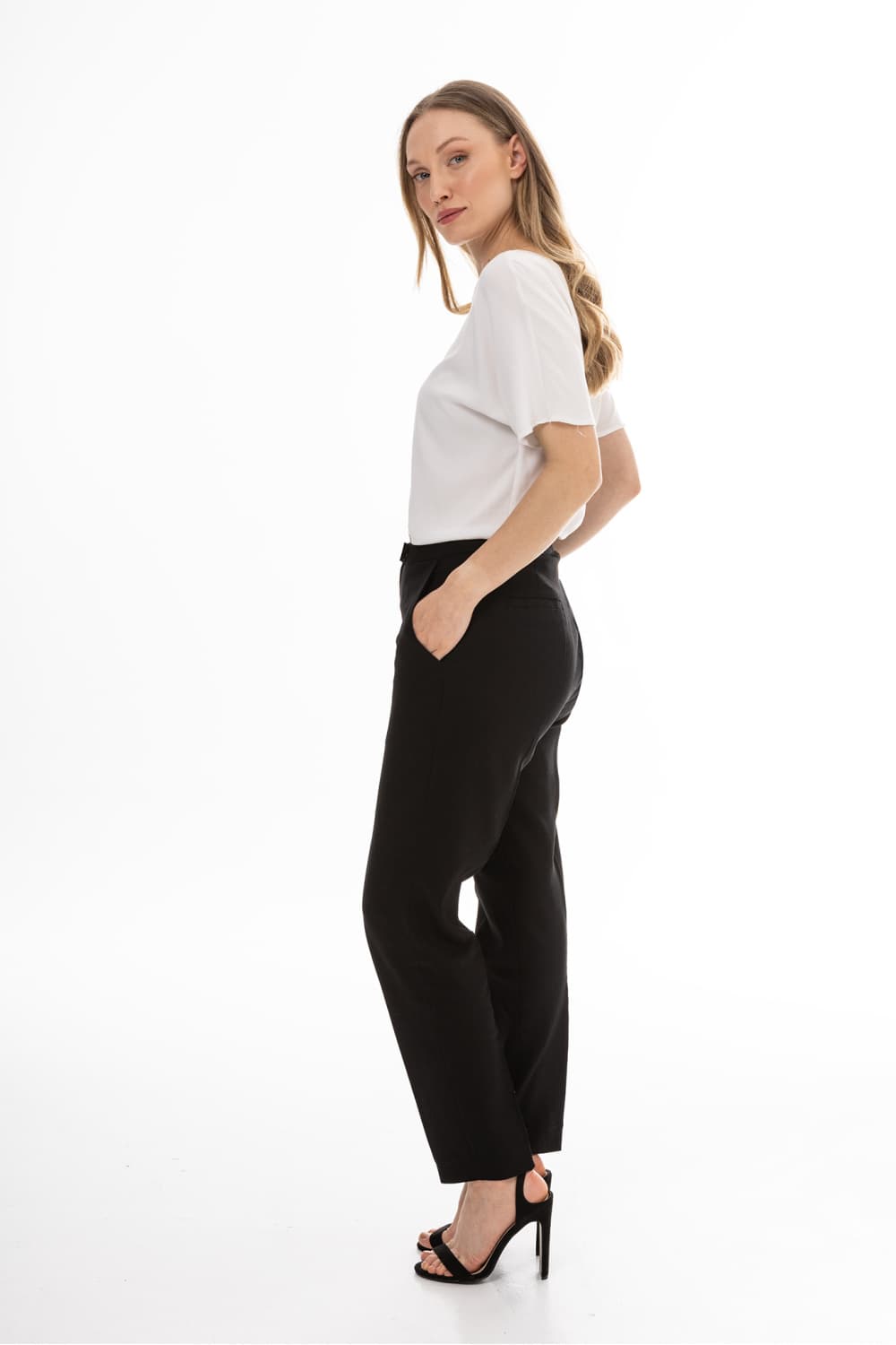 Pantaloni da donna model 225297 awama - Miniatura 2