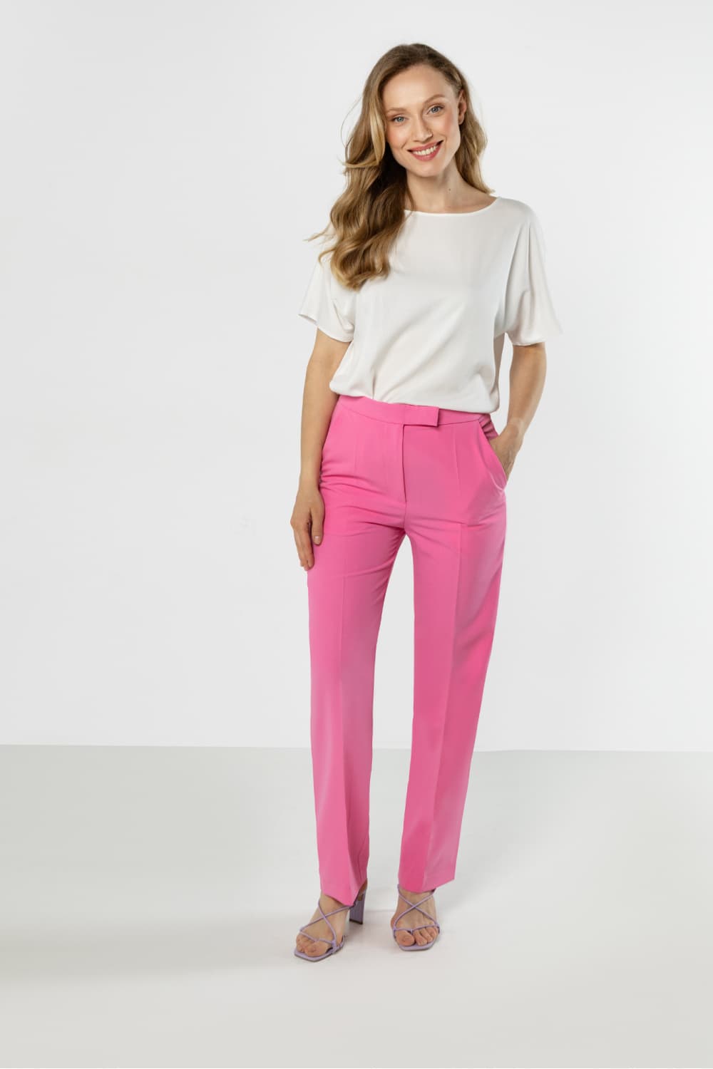 Pantaloni da donna model 225321 awama