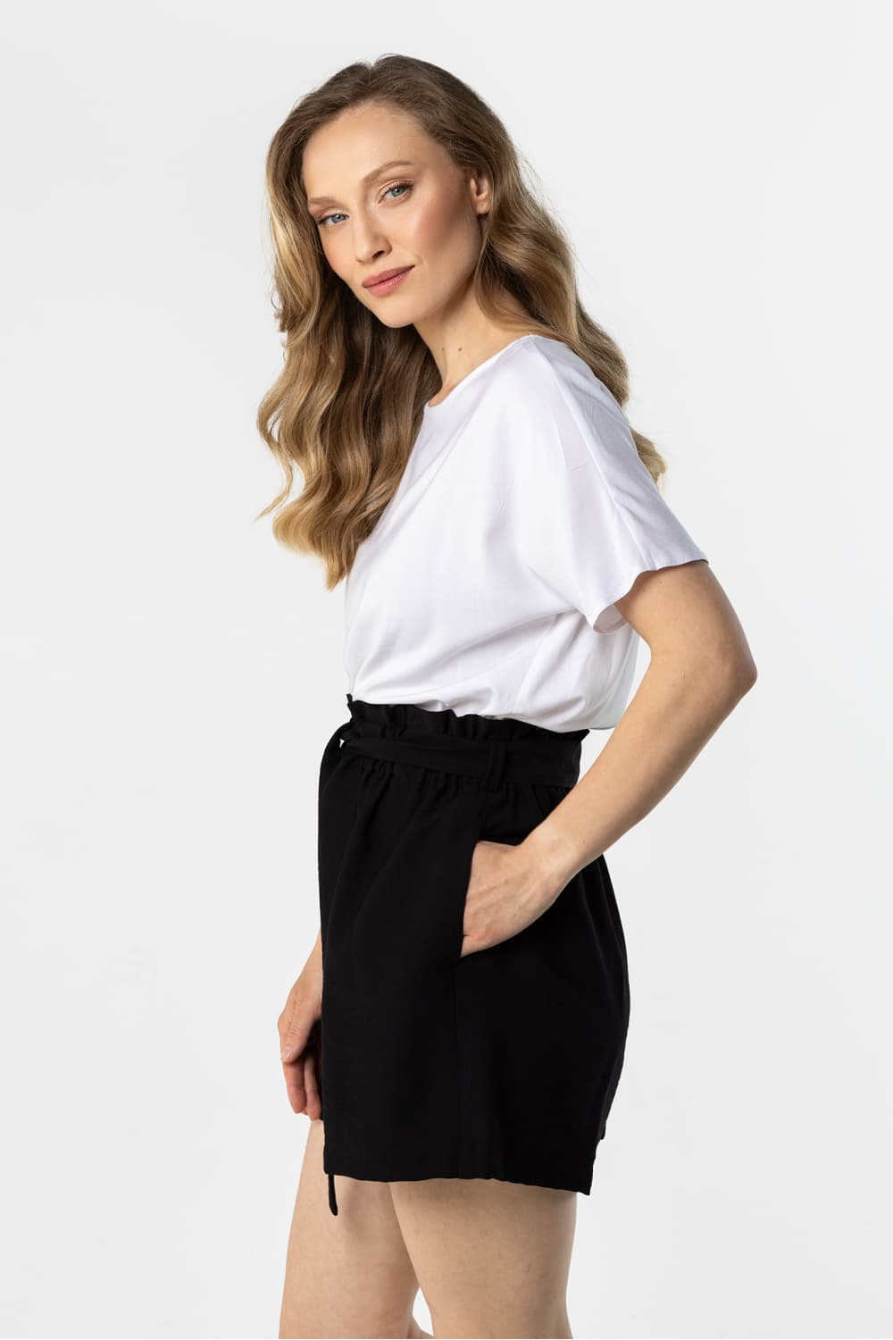 Pantaloncini model 225326 awama - Miniatura 2