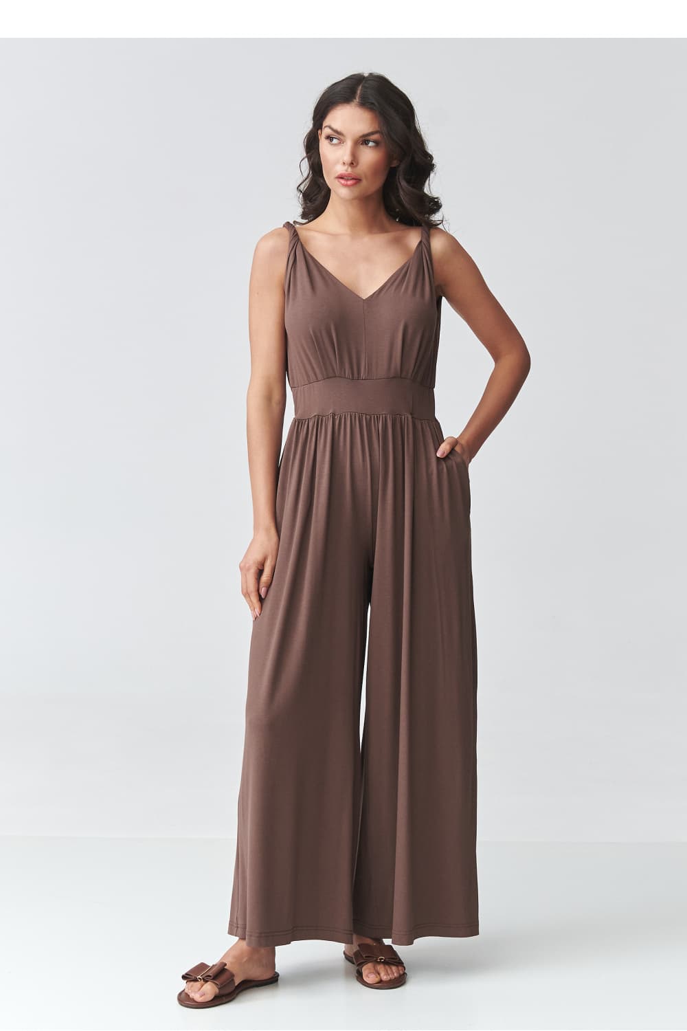 Tuta model 225658 Makadamia