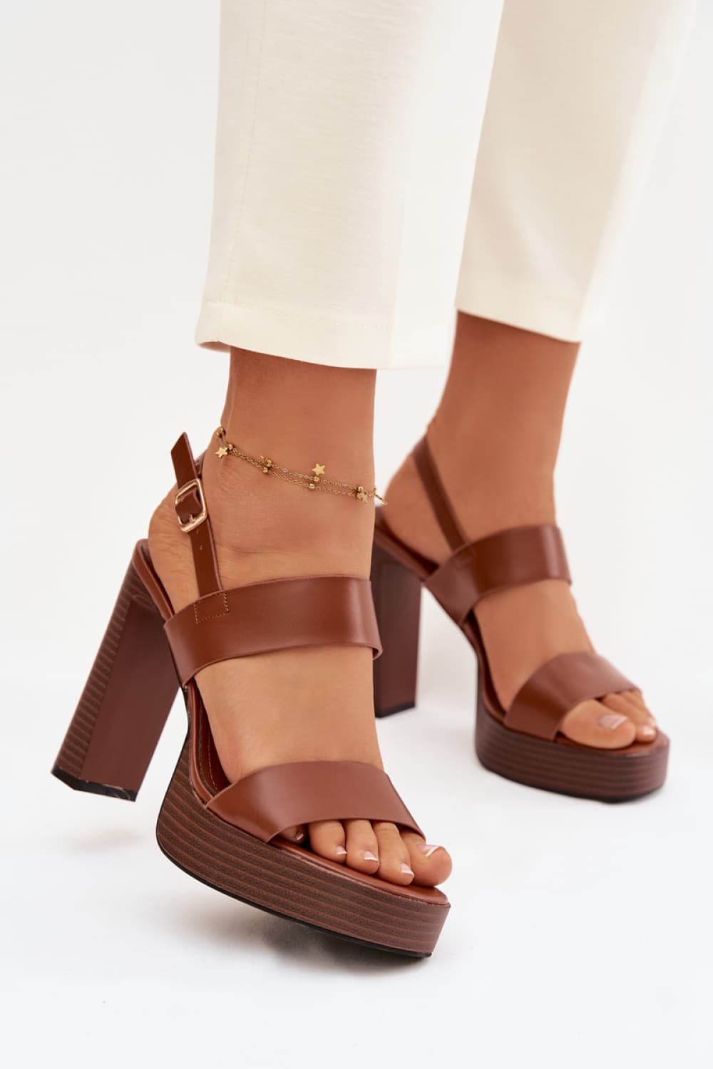 Sandali con tacco model 226114 Step in style