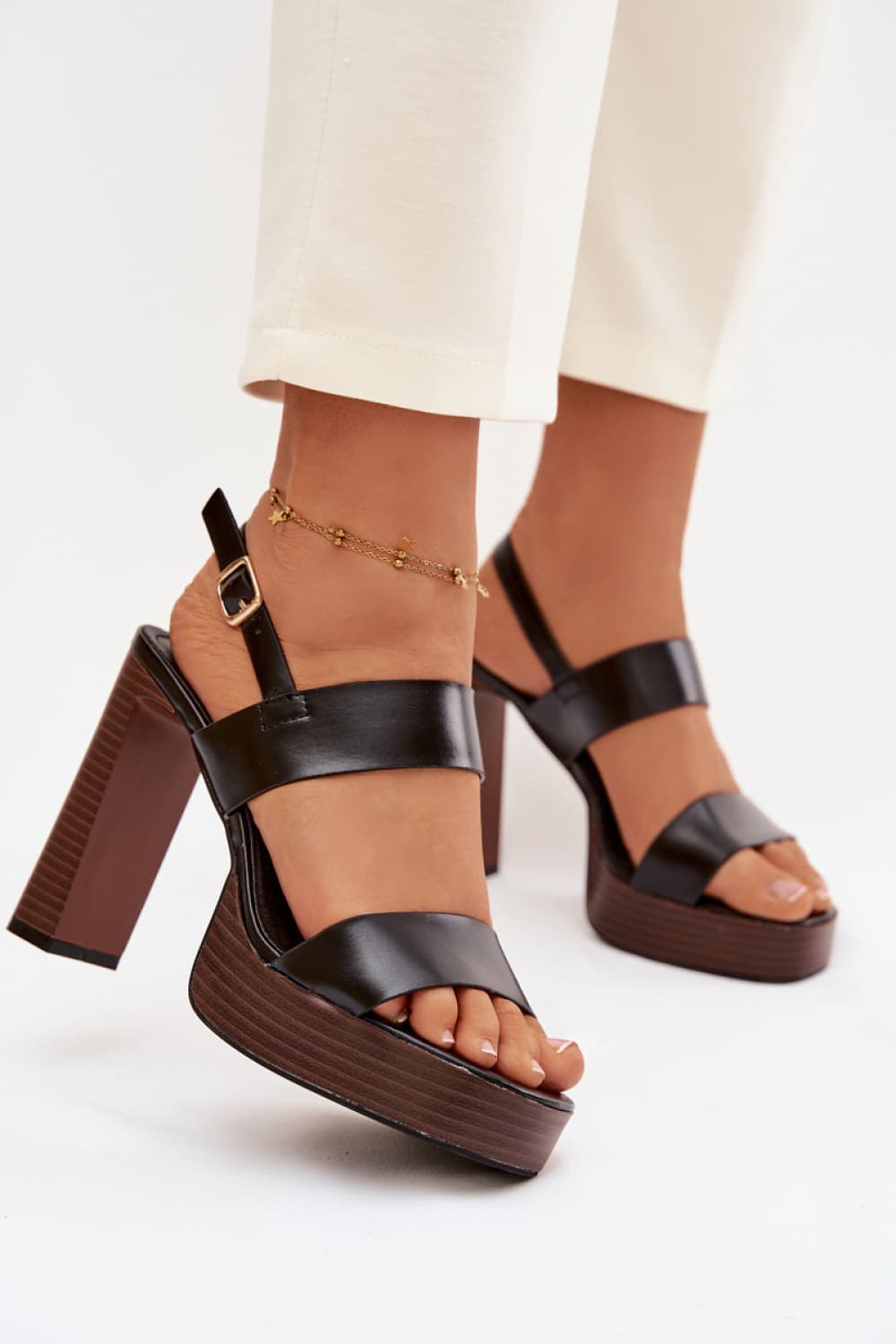 Sandali con tacco model 226116 Step in style