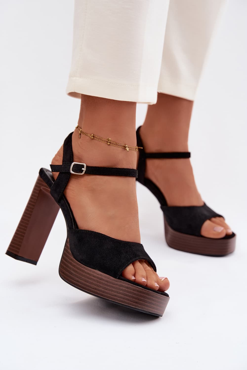 Sandali con tacco model 226118 Step in style