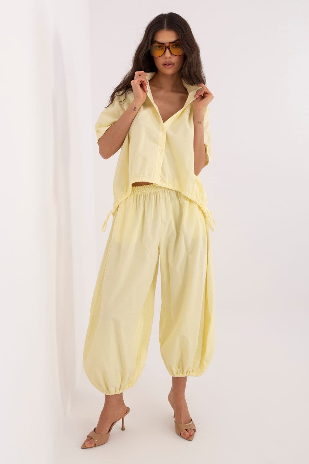 Pantaloni in velluto model 226226 Italy Moda