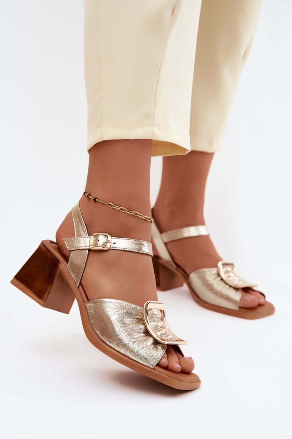 Sandali con tacco model 227902 Step in style