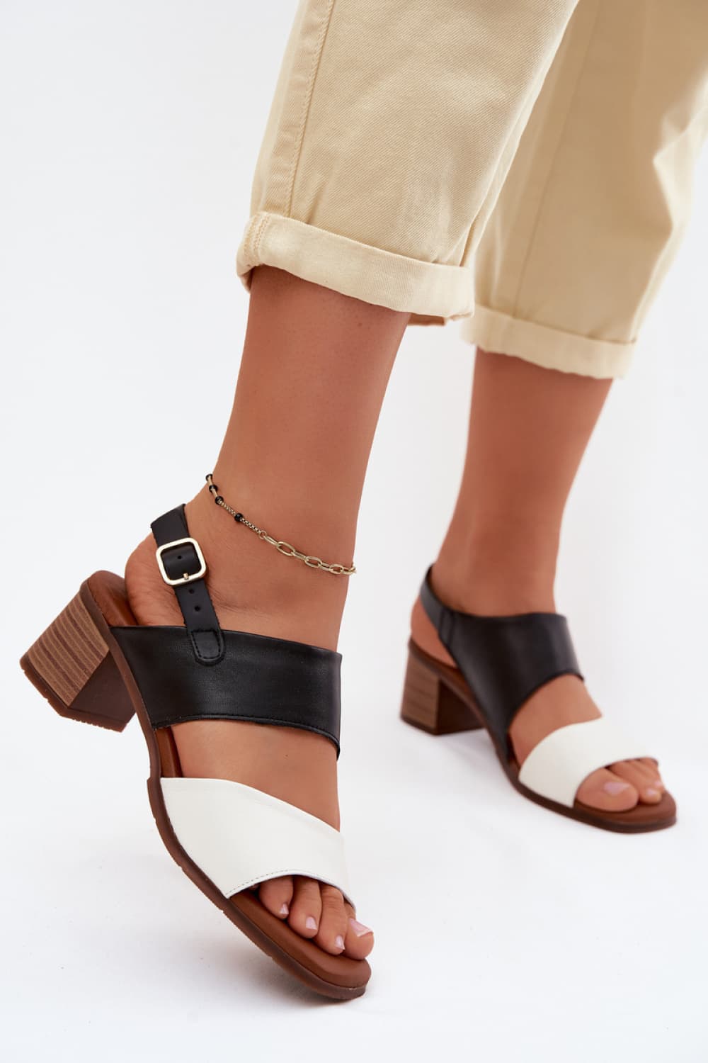 Sandali con tacco model 227912 Step in style