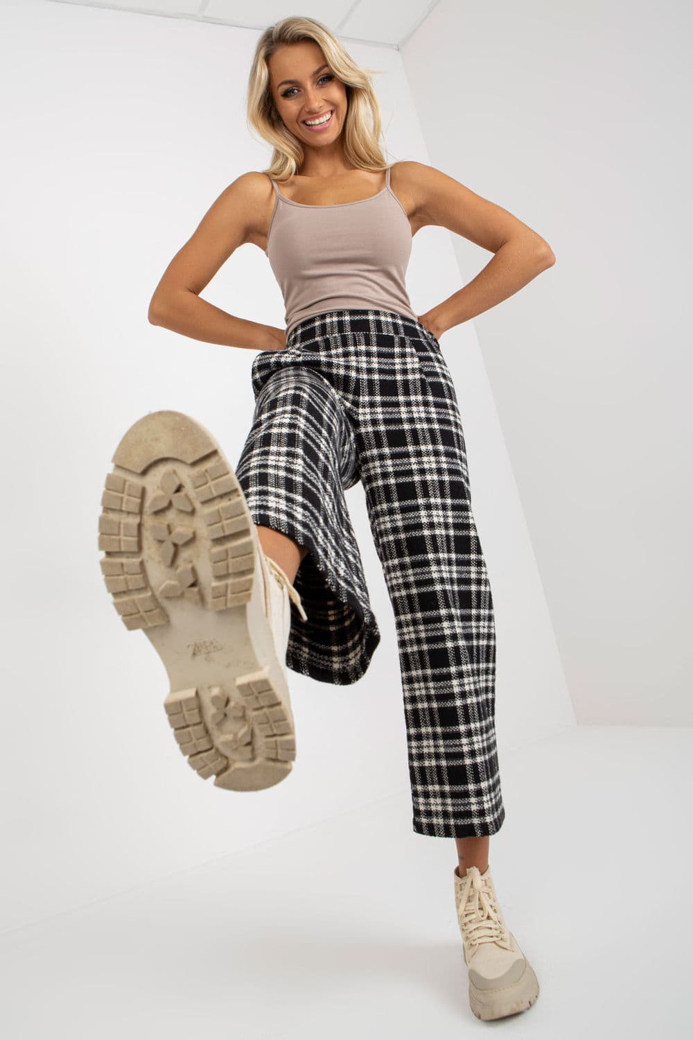 Pantaloni da donna model 174997 Lakerta - Miniatura 2