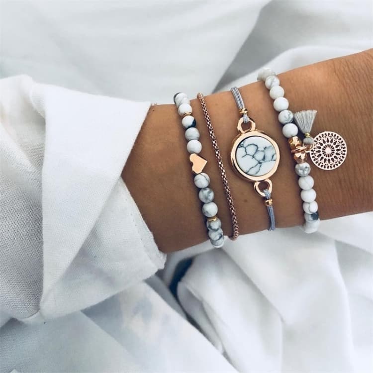Set di 4 bracciali con ciondoli bohemien charm per donna, bracciali con perline, cuore, marmo e nappe - Immagine 1