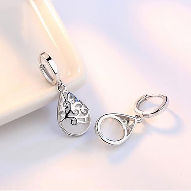 Orecchini a goccia totem in argento 925 con opale lunare (bianco) - Immagine 1