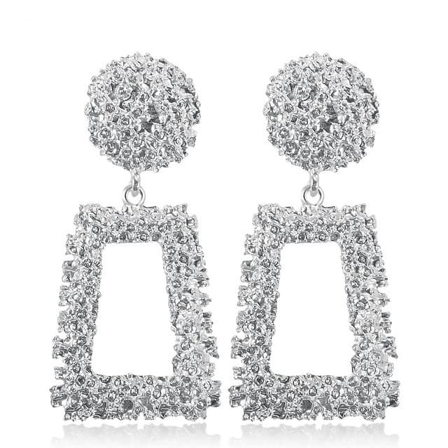 Orecchini geometrici trapezoidali lunghi in metallo con effetto scrub esagerato (Argento) - Immagine 1