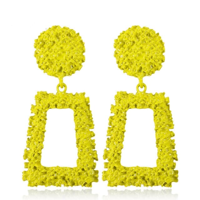 Orecchini geometrici trapezoidali lunghi in metallo con effetto scrub esagerato (Giallo) - Immagine 1