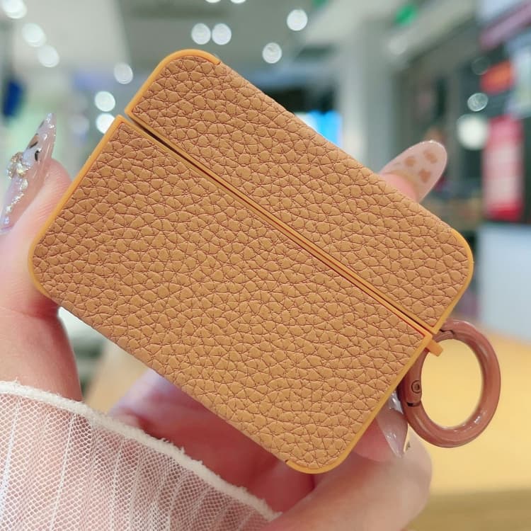 Custodia protettiva in pelle con texture litchi per AirPods Pro 2 (Marrone) - Immagine 1