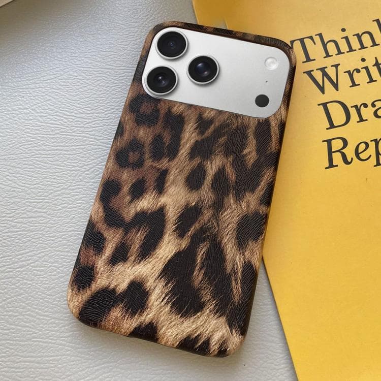 Custodia in PU con texture in pelle e stampa leopardata per iPhone 17 Pro Max (Marrone) - Immagine 1