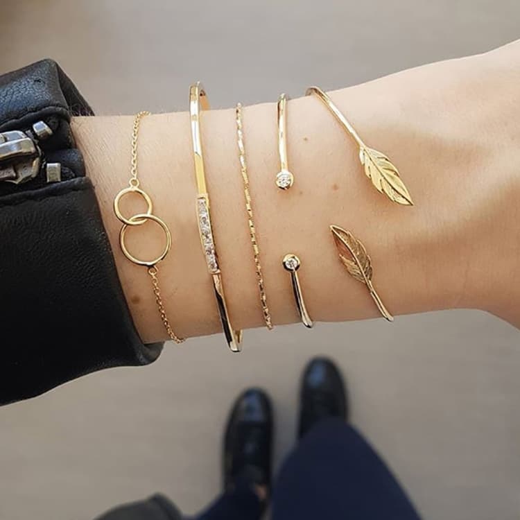 Bracciale regolabile con motivo a pizzo e diamanti foglia (Oro) - Immagine 1