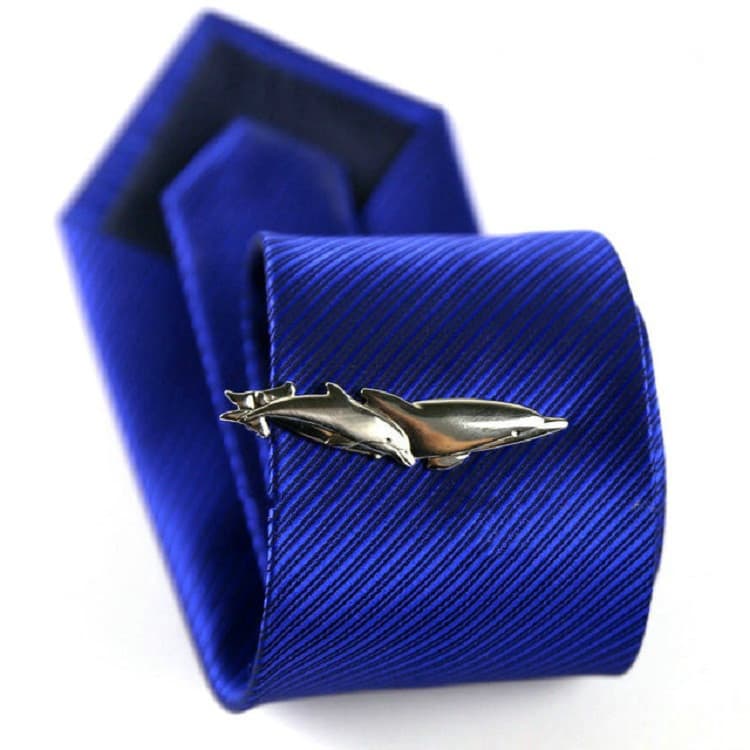 Clip per cravatta in metallo firmato uomo, accessori abbigliamento (Due delfini) - Immagine 1