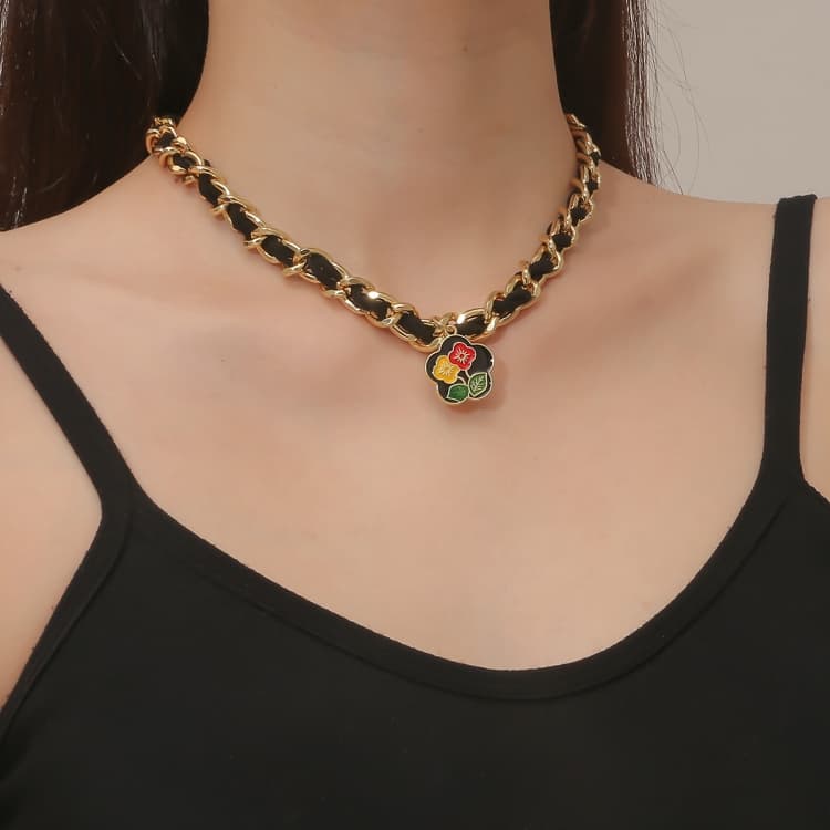 Collana N2209-8 Fiore Nero in Stoffa Metallo Temperamento Catena Clavicola Donna - Immagine 1