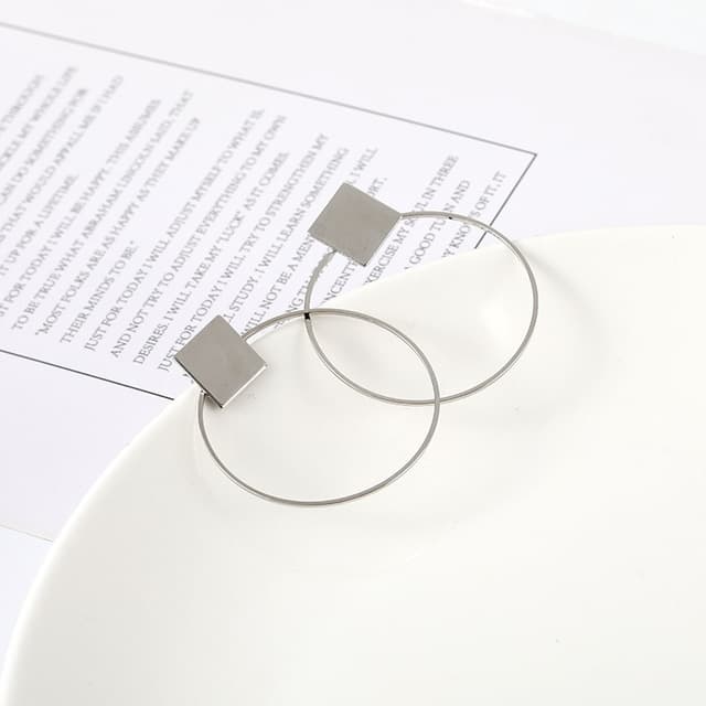Orecchini a goccia geometrici rotondi e quadrati in stile semplice per donna (Argento) - Immagine 1