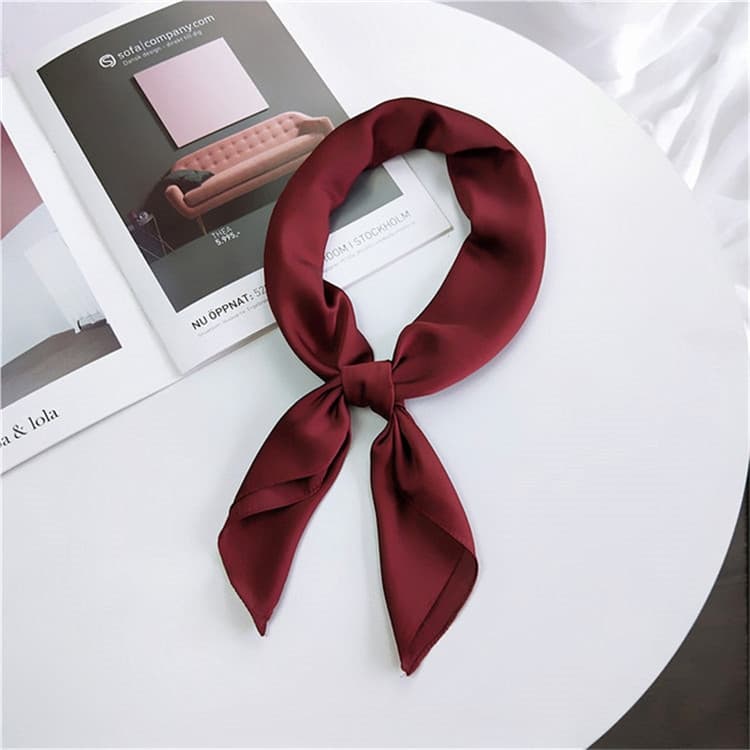 Foulard in seta imitata morbida tinta unita piccola sciarpa quadrata professionale per donna, lunghezza: 70 cm (Vino rosso) - Immagine 1