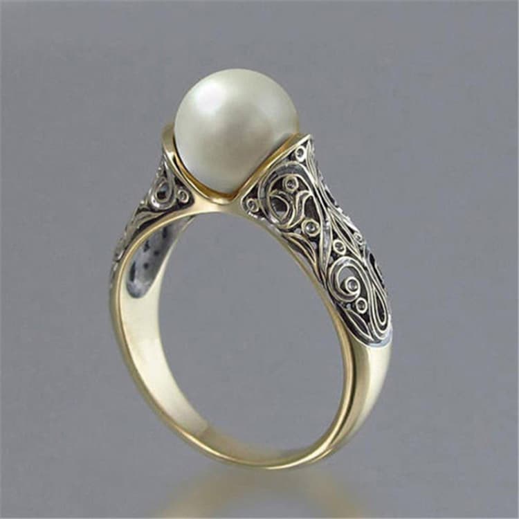 Anello con perla sintetica delicata e intarsiata in stile retrò per donna (5) - Immagine 1