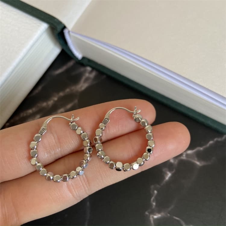 Orecchini in argento con zirconi rotti, semplici e versatili per donna (Argento) - Immagine 1