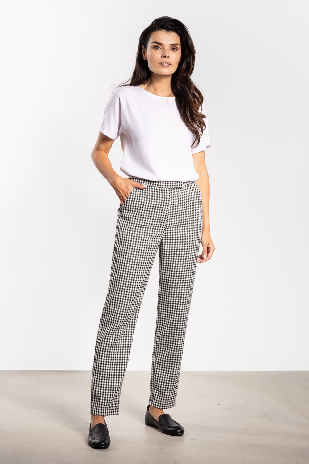 Pantaloni da donna model 218973 awama
