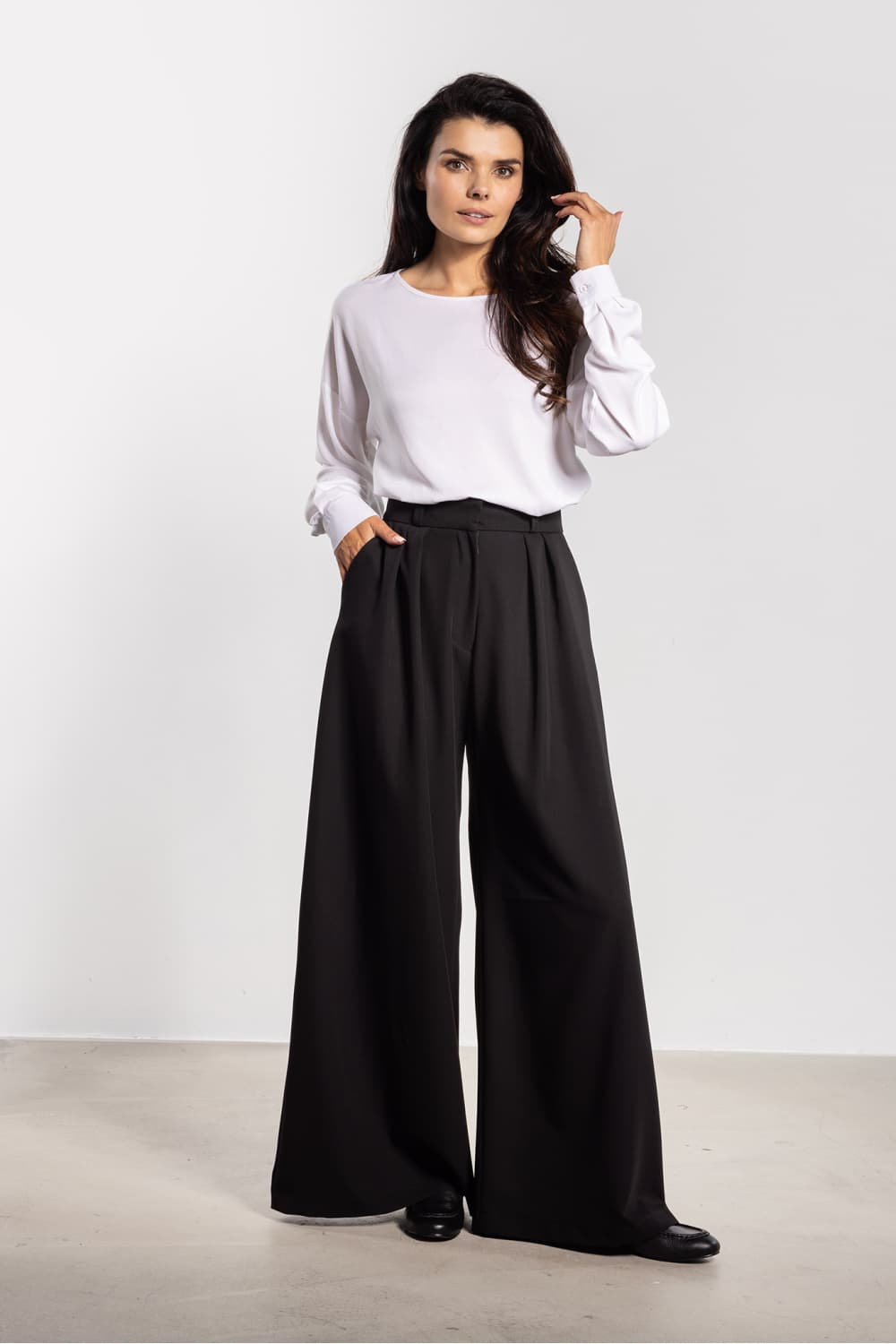 Pantaloni da donna model 218989 awama
