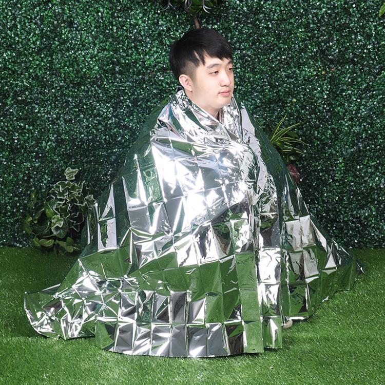 160x210cm Portable Outdoor Emergency Blanket Disposable Thermal Blanket Camping Survival Blanket(Double-sided Silver)