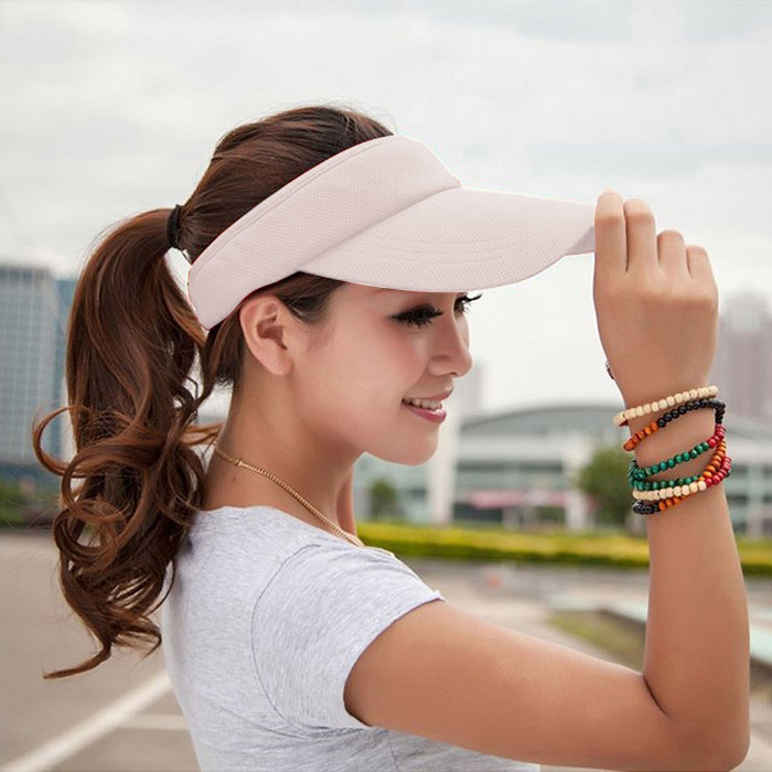 Lightweight and Comfortable Visor Cap for Women in Outdoor Golf Tennis Running Jogging Adjustable Strap (Beige)