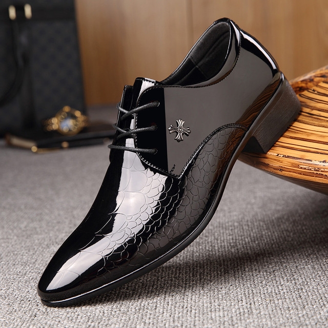 Men Pointed Glossy Crocodile Texture Leather Shoes, Shoe Size:39(Black)