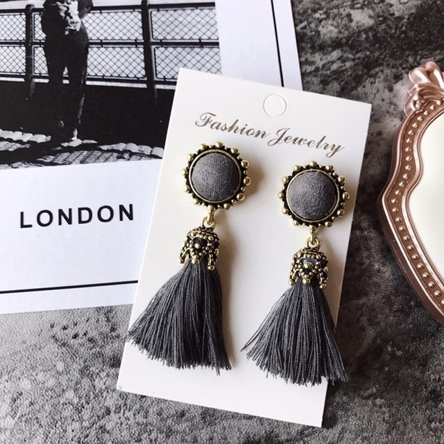 Women Fashion Vintage Velvet Ball Fringed Drop Earring(Grey)